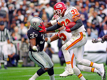The Chief's Marcus Allen straight arming